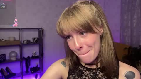 Snapshot of rosamoore chatting on 05-16-26, 03:33 RoosaMoore online show from 05-16-26, 03:33