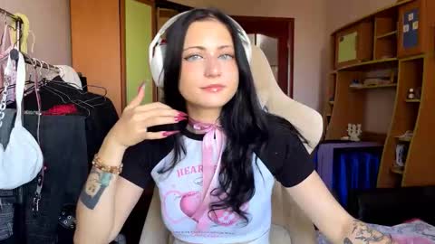 Snapshot of rosastuard chatting on 10-25-25, 07:49 Grace online show from 10-25-25, 07:49