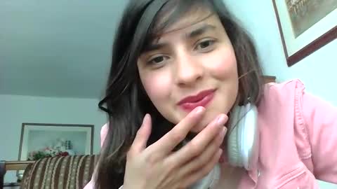 Snapshot of rosasvioletas chatting on 10-16-25, 05:25 rosasvioletas online show from 10-16-25, 05:25