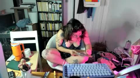 Snapshot of rose257044 chatting on 10-28-25, 10:34 rose257044 online show from 10-28-25, 10:34