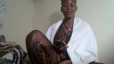 Snapshot of rose_coco chatting on 09-12-25, 01:28 rose_coco online show from 09-12-25, 01:28