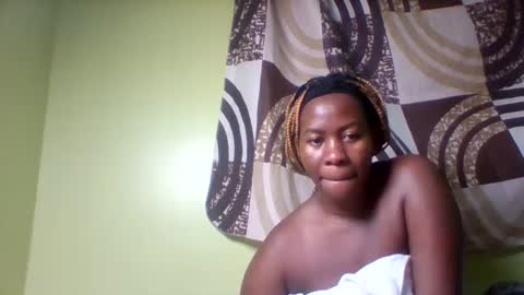 Snapshot of rose_coco chatting on 10-14-25, 01:17 rose_coco online show from 10-14-25, 01:17