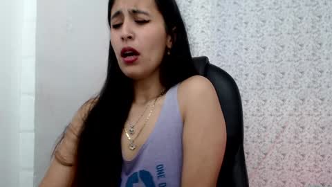 Snapshot of rose_smiley1 chatting on 12-11-24, 01:37 Rose online show from 12-11-24, 01:37