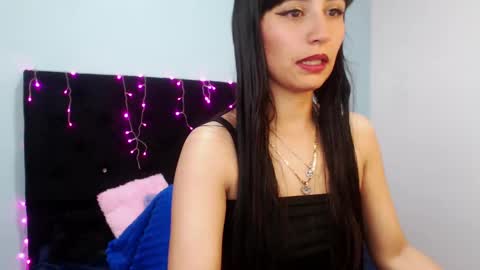 Snapshot of rose_smiley1 chatting on 02-18-25, 03:42 Rose online show from 02-18-25, 03:42