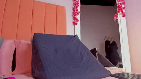 Snapshot of rose_thompson19 chatting on 04-27-26, 07:12 Rosse online show from 04-27-26, 07:12