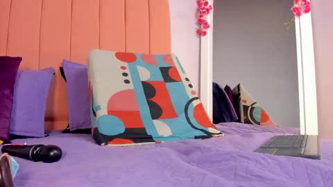 Snapshot of rose_thompson19 chatting on 05-08-26, 07:30 Rosse online show from 05-08-26, 07:30