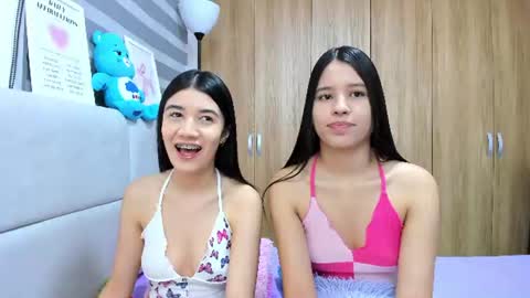 Snapshot of roseandmiah chatting on 06-30-26, 02:56 Rose y Miah online show from 06-30-26, 02:56