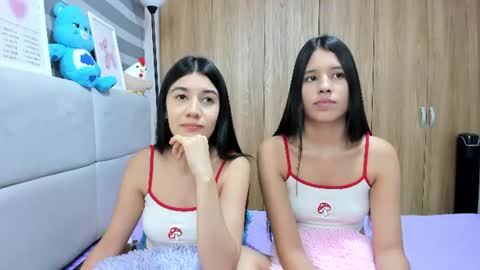 Snapshot of roseandmiah chatting on 07-19-26, 03:32 Rose y Miah online show from 07-19-26, 03:32
