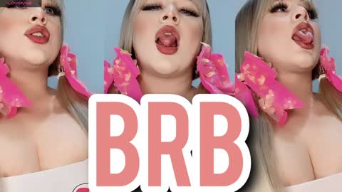 Snapshot of roseanne_park chatting on 01-17-25, 12:42   online show from 01-17-25, 12:42