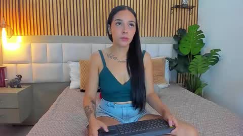 roseaurora online show from 11-01-25, 12:51