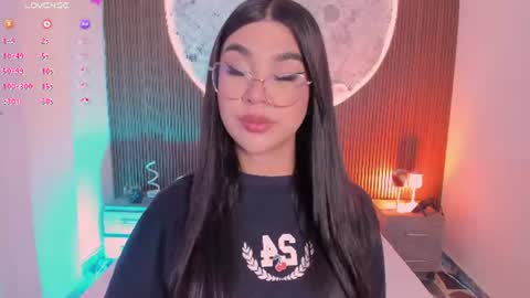 Snapshot of rosecassie chatting on 06-29-26, 01:11 Rose online show from 06-29-26, 01:11