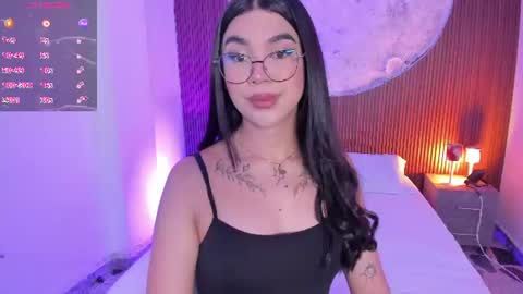 Snapshot of rosecassie chatting on 07-03-26, 01:17 Rose online show from 07-03-26, 01:17
