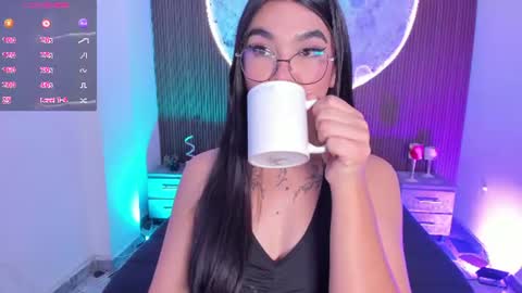 Snapshot of rosecassie chatting on 07-07-26, 12:42 Rose online show from 07-07-26, 12:42
