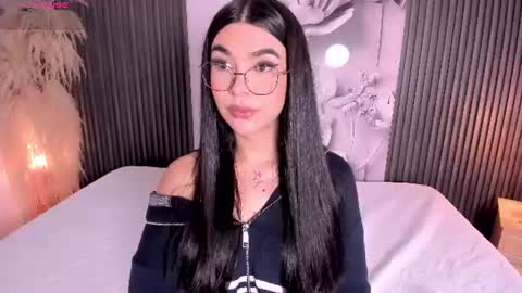 Snapshot of rosecassie chatting on 07-09-26, 12:42 Rose online show from 07-09-26, 12:42