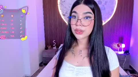 Snapshot of rosecassie chatting on 07-11-26, 01:25 Rose online show from 07-11-26, 01:25