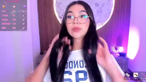 Snapshot of rosecassie chatting on 07-12-26, 01:24 Rose online show from 07-12-26, 01:24