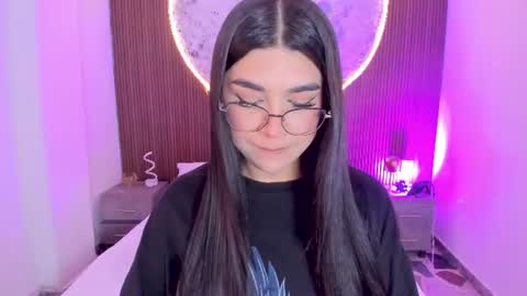 Snapshot of rosecassie chatting on 07-15-26, 01:38 Rose online show from 07-15-26, 01:38