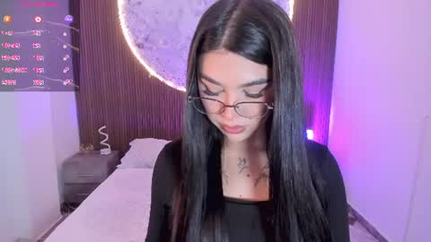 Snapshot of rosecassie chatting on 07-16-26, 01:17 Rose online show from 07-16-26, 01:17