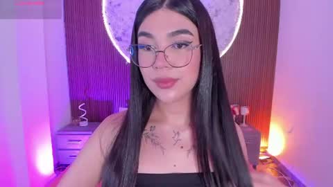 Snapshot of rosecassie chatting on 07-22-26, 02:31 Rose online show from 07-22-26, 02:31