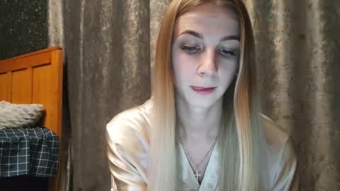 Snapshot of rosehelena chatting on 10-23-25, 10:41 Helena online show from 10-23-25, 10:41