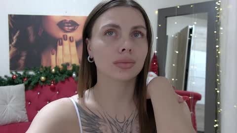 Snapshot of rosehubbard chatting on 12-22-24, 11:11 Rose Hubbard online show from 12-22-24, 11:11