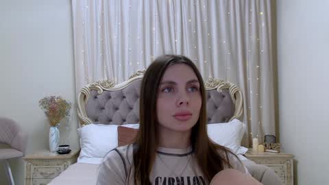 Snapshot of rosehubbard chatting on 01-15-25, 11:10 Rose Hubbard online show from 01-15-25, 11:10