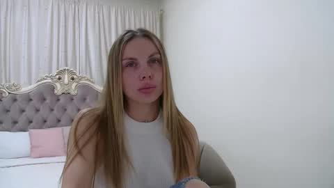 Snapshot of rosehubbard chatting on 09-17-25, 05:31 Rose Hubbard online show from 09-17-25, 05:31