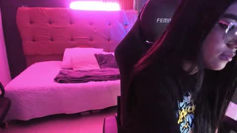 Snapshot of roseliin chatting on 11-14-25, 12:04 roseliin online show from 11-14-25, 12:04