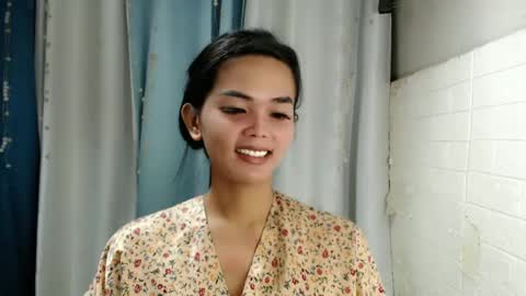Snapshot of rosella_xx chatting on 01-25-25, 12:37 TONETH online show from 01-25-25, 12:37