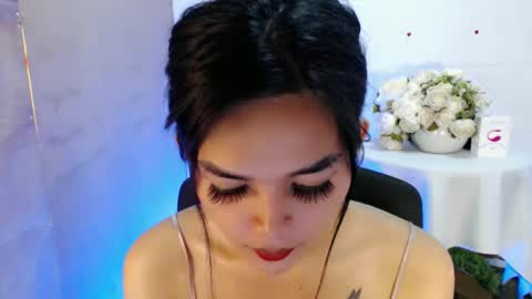Snapshot of rosella_xx chatting on 02-17-25, 01:15 TONETH online show from 02-17-25, 01:15
