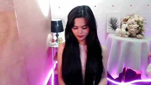 Snapshot of rosella_xx chatting on 09-28-25, 01:55 TONETH online show from 09-28-25, 01:55