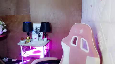 Snapshot of rosella_xx chatting on 10-04-25, 02:59 TONETH online show from 10-04-25, 02:59