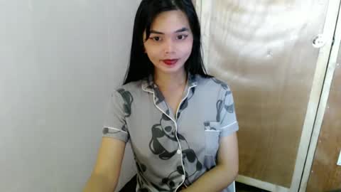 Snapshot of rosella_xx chatting on 06-16-26, 04:15 TONETH online show from 06-16-26, 04:15