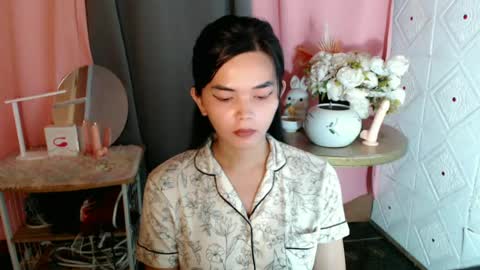 Snapshot of rosella_xx chatting on 06-19-26, 10:19 TONETH online show from 06-19-26, 10:19