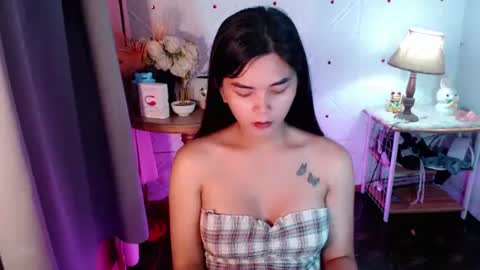 Snapshot of rosella_xx chatting on 07-27-26, 08:43 TONETH online show from 07-27-26, 08:43