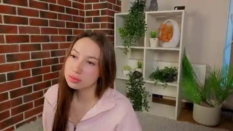 Snapshot of rosemaryhauan chatting on 07-22-26, 05:38 Annie online show from 07-22-26, 05:38