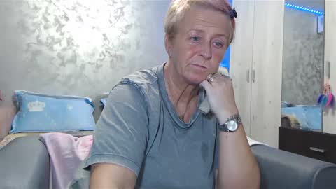 Lovepinklilly online show from 01-04-25, 07:34