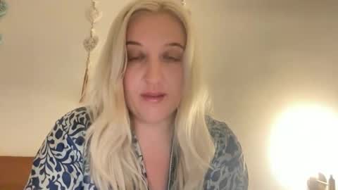 Snapshot of rosewarrenx chatting on 03-16-26, 05:39 rosewarrenx online show from 03-16-26, 05:39