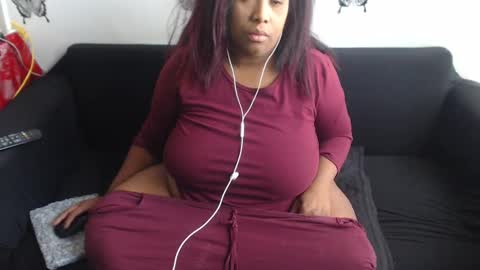 LAURA online show from 11-19-25, 09:26