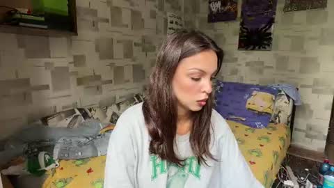 Roshelle online show from 07-06-26, 06:54