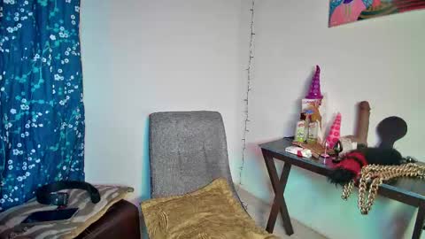 Snapshot of roshhell chatting on 06-04-26, 02:17 Rosh Hell online show from 06-04-26, 02:17