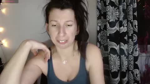 Snapshot of rosiehayes chatting on 12-13-25, 08:47 RosieHayes online show from 12-13-25, 08:47