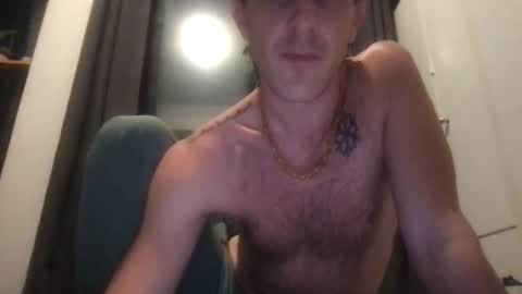 Snapshot of rosscollab chatting on 11-11-25, 12:10 RossCollab online show from 11-11-25, 12:10