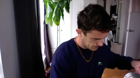 Snapshot of rosscollab chatting on 11-12-25, 03:01 RossCollab online show from 11-12-25, 03:01