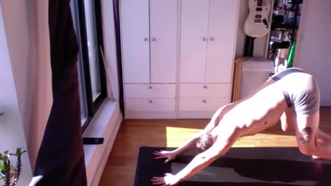 RossCollab online show from 12-22-25, 04:59