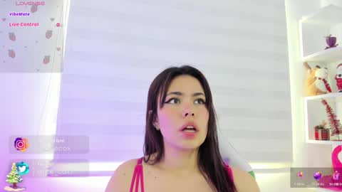 Snapshot of rosse_amyy chatting on 12-20-24, 07:07 online show from 12-20-24, 07:07
