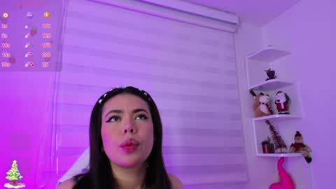 Snapshot of rosse_amyy chatting on 12-24-24, 11:06 online show from 12-24-24, 11:06