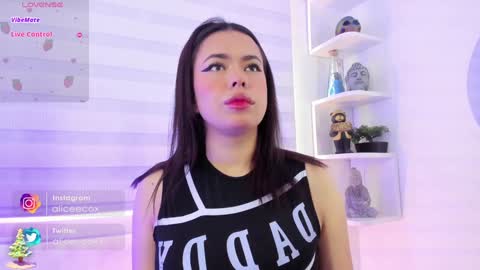 Snapshot of rosse_amyy chatting on 01-04-25, 01:10 online show from 01-04-25, 01:10