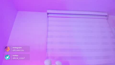 Snapshot of rosse_amyy chatting on 02-10-25, 11:04 online show from 02-10-25, 11:04