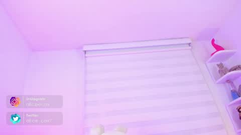 Snapshot of rosse_amyy chatting on 02-12-25, 11:18 online show from 02-12-25, 11:18